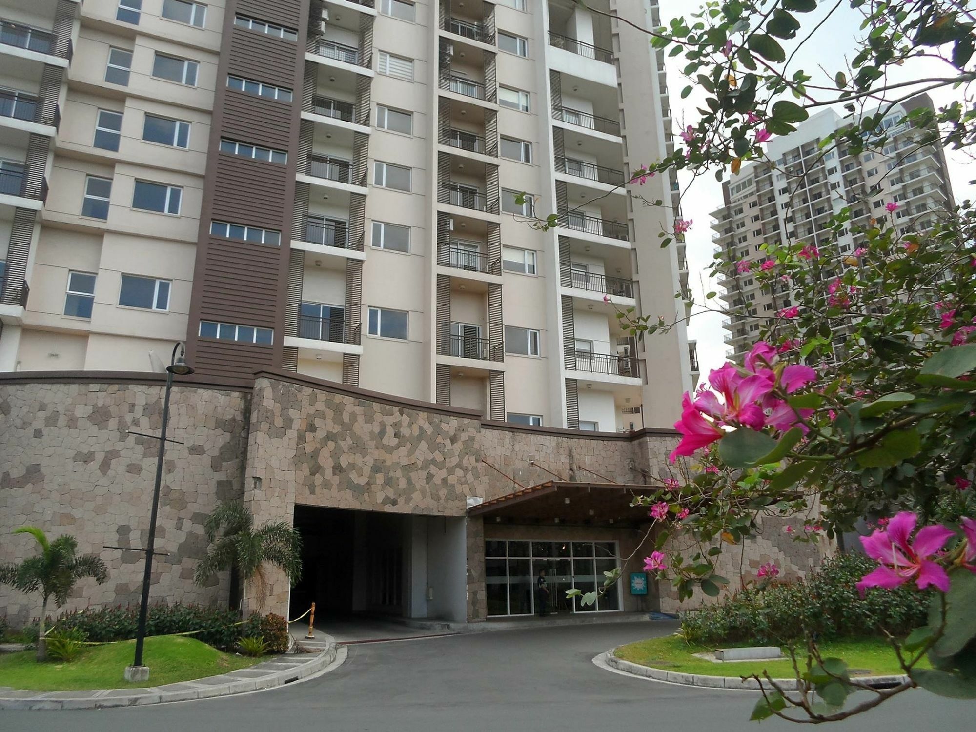 The Cirque Serviced Residences Ciudad Quezon Exterior foto